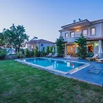 Ovacikta 6 Kisilik Oezel Havuzlu Royal 2 Fethiye