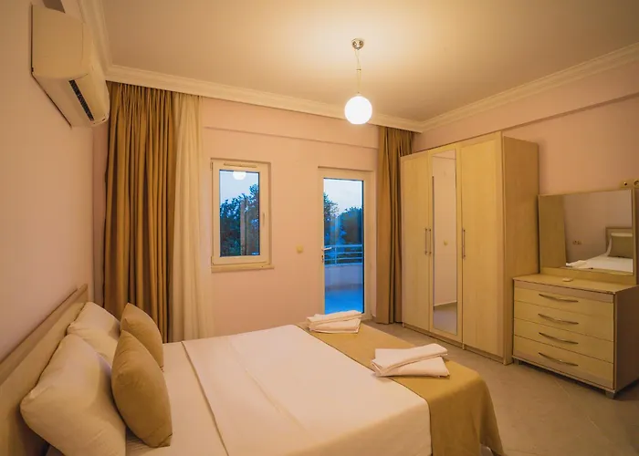 Ovacikta 6 Kisilik Oezel Havuzlu Royal 2 Villa