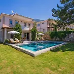 Ovacikta 6 Kisilik Oezel Havuzlu Royal 2 Villa