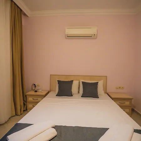 فيلة Ovacikta 6 Kisilik Oezel Havuzlu Royal 2 *