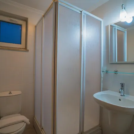 Ovacikta 6 Kisilik Oezel Havuzlu Royal 2 * فتحية