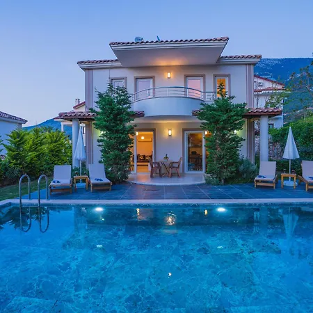 Ovacikta 6 Kisilik Oezel Havuzlu Royal 2 * Fethiye