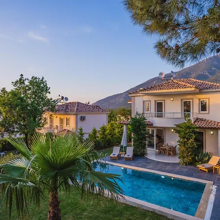 Ovacikta 6 Kisilik Oezel Havuzlu Royal 2 * Fethiye