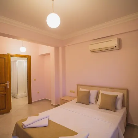 Ovacikta 6 Kisilik Oezel Havuzlu Royal 2 Villa *