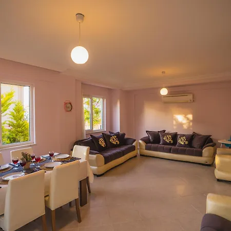 Ovacikta 6 Kisilik Oezel Havuzlu Royal 2 Villa Fethiye